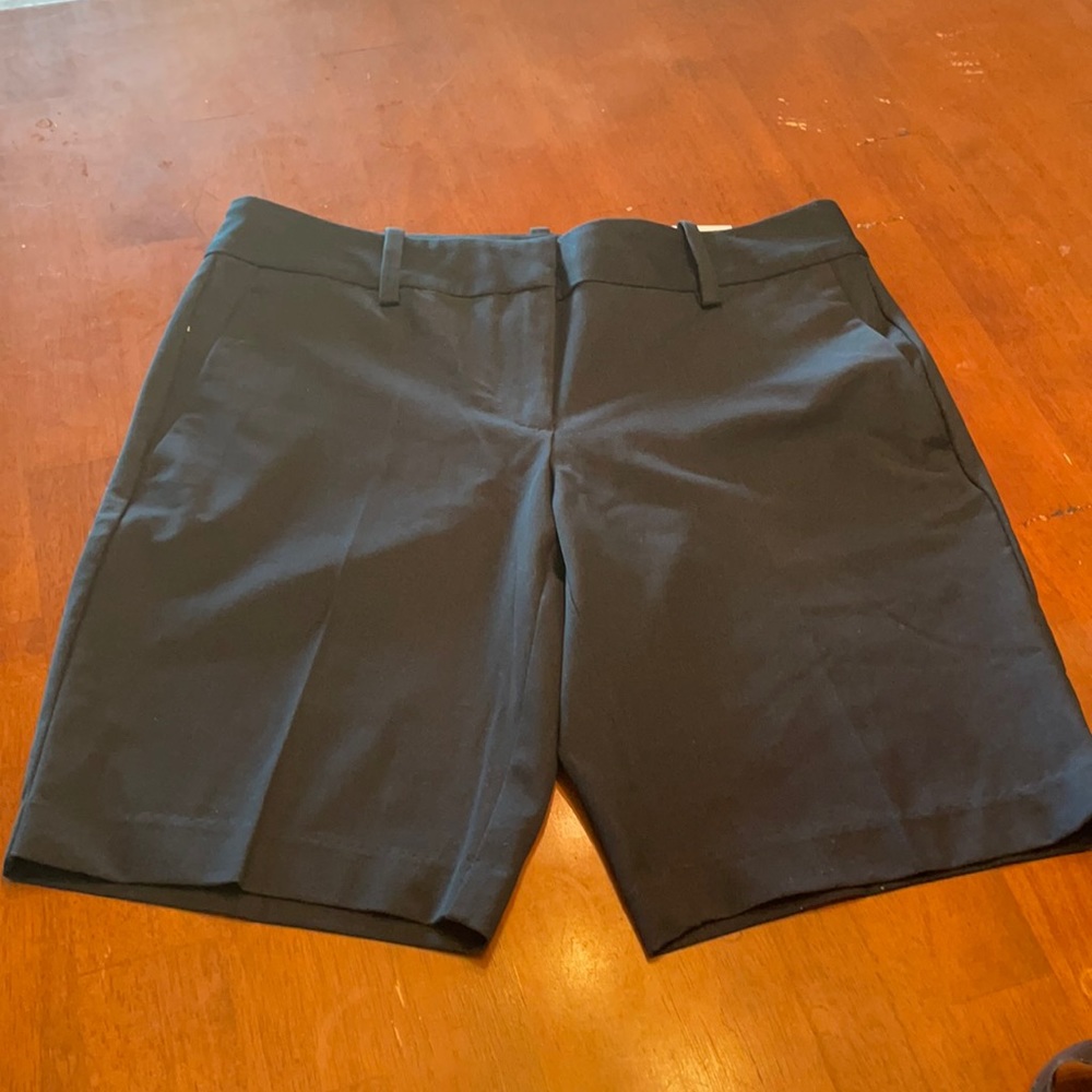 Size 6 Ann Taylor “the 10” short” NAVY